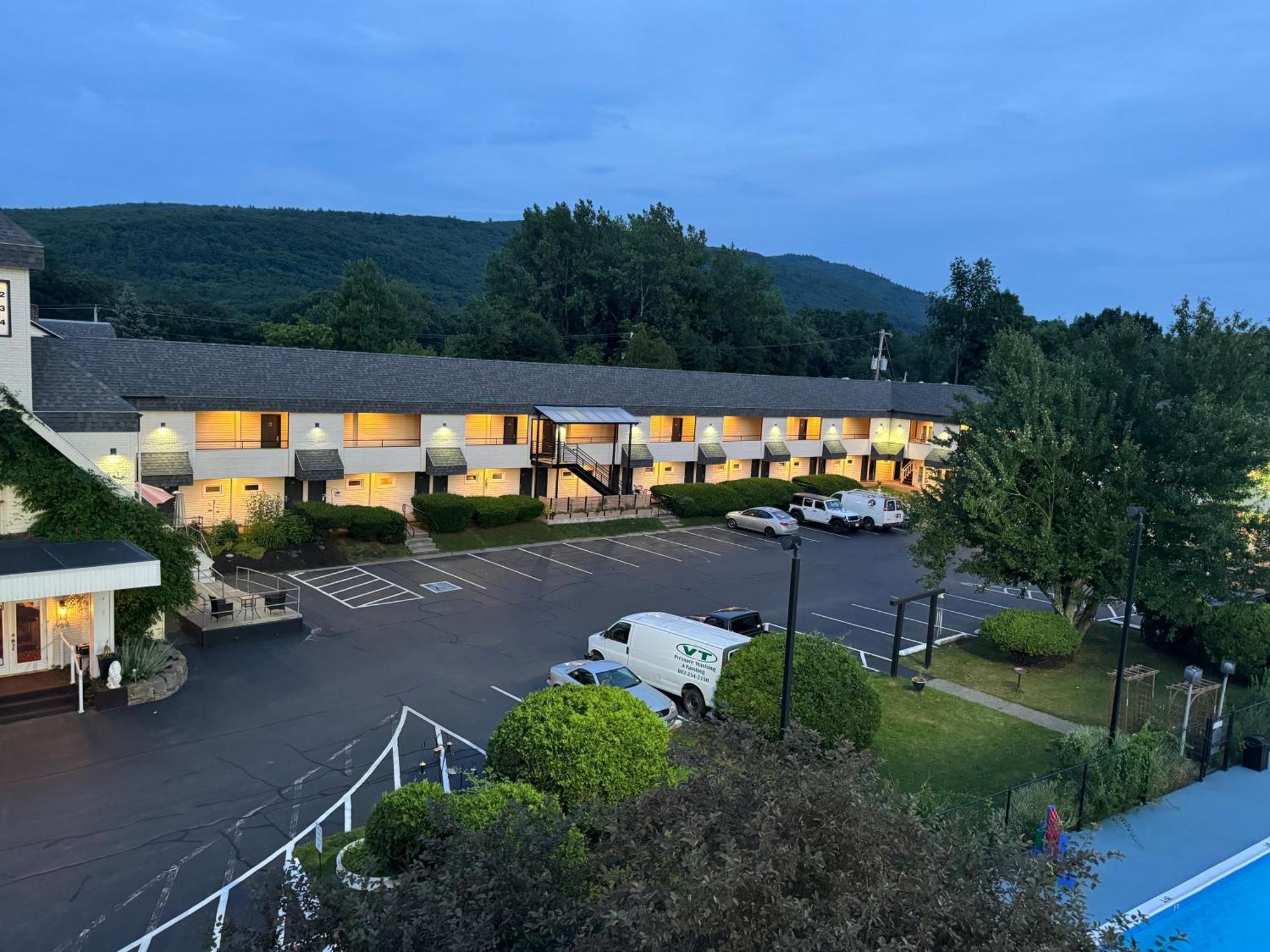 The Black Mountain Inn Brattleboro Kültér fotó